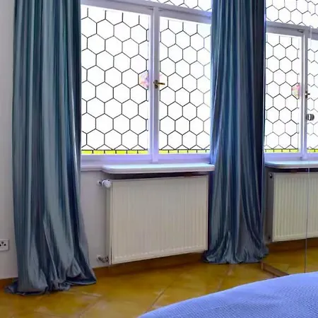 Old Town Konviktská - Bohemian * Praga