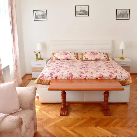 Old Town Konviktska - Bohemian Appartement